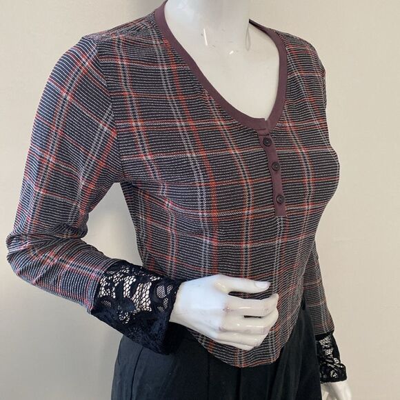 Tulip Creations Red and Black Houndstooth Lace Cuff Long Slv Henley Dolls Kill - Picture 2 of 6